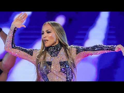 We’re Cringing At These American Music Awards Looks