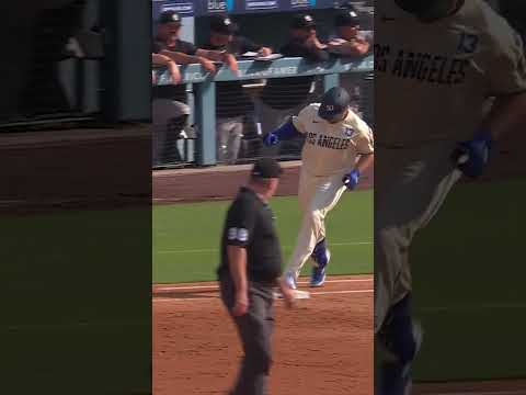 Max Muncy crushes this one! ๐ฅ #mlb #baseball #Dodgers