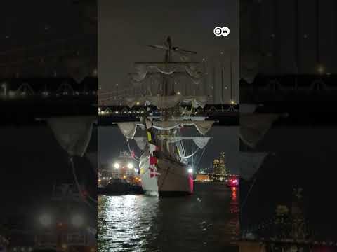 Mexican Navy ship crashes into Brooklyn Bridge in New York | DW News