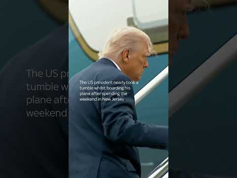 Trump stumbles on steps of Air Force One