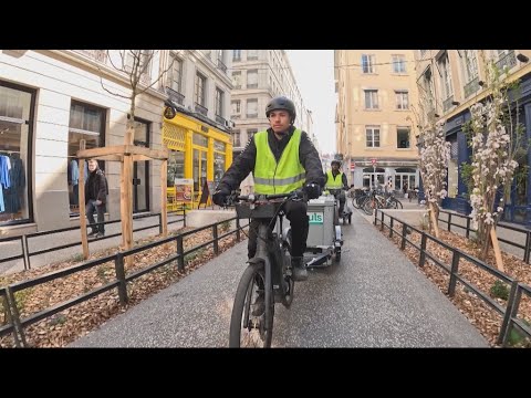 Fighting air pollution: Cars no longer welcome in French city of Lyon • FRANCE 24 English