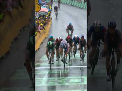 Jonathan Milan SPRINTS to Stage 17 win! 🏆🥇