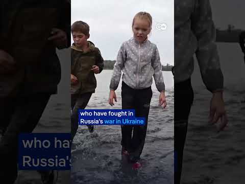 ‘We threw hand grenades!’ Russian kids try military training | DW News