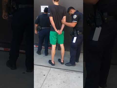 Norman Reedus’ son, Mingus Reedus, arrested for assault, arrives at Manhattan Criminal Court #shorts