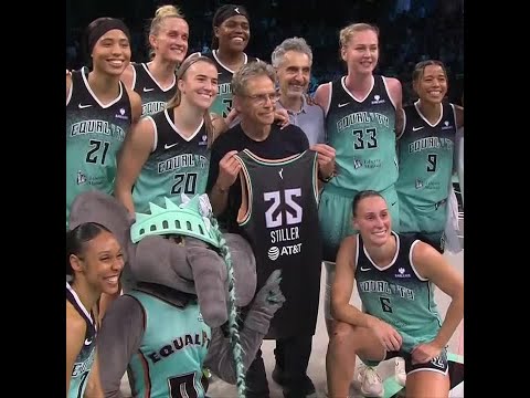 Elly had to get in the mix with Ben Stiller ๐ฅ