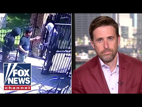 WATCH: Maintenance worker robbed by two men at gunpoint in Chicago