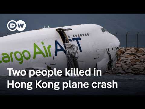Beoing plane skids off Hong Kong runway into sea | DW News