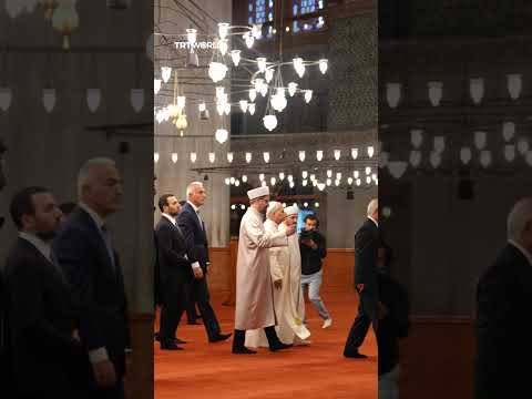 Pope Leo XIV visits Istanbul’s Sultanahmet Mosque