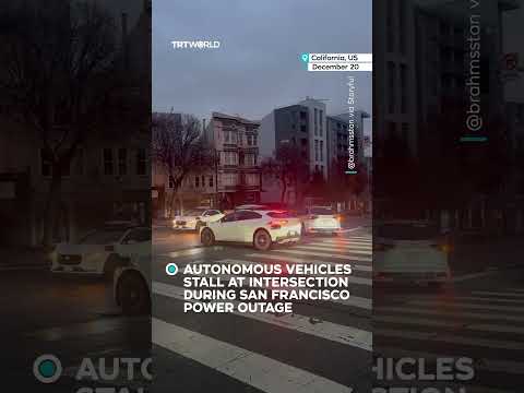 Autonomous vehicles block traffic intersection during San Francisco power outage