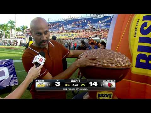 Keegan-Michael Key shows off the Bush’s Boca Raton Bowl bean trophy ๐ซ๐ | ESPN College Football