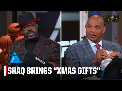 Shaq brings Chuck & Kenny a ‘Christmas gift’ ๐๐
| NBA Tip-Off