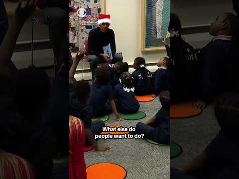Obama surprises elementary school students in Chicago #shorts
