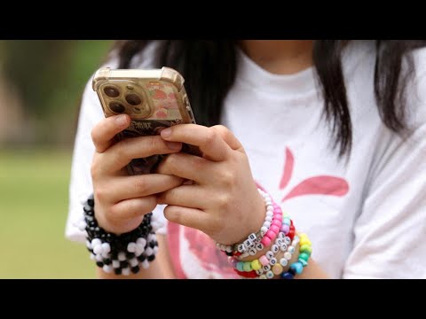 Australia’s social media ban for under-16s takes effect in world first • FRANCE 24 English