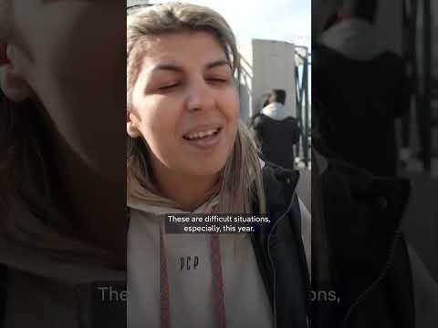 Angry farmers block Greek highways | DW News