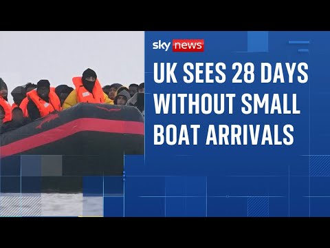 Hundreds cross Channel after a month without migrant crossings