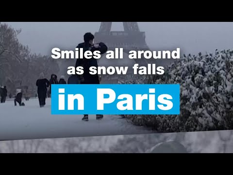 Smiles all around as snow falls in Paris • FRANCE 24 English