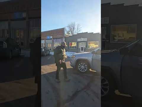 Masked Federal Agent Sprays Chemical Irritant Directly in Protester’s Face in MN Clash #shorts
