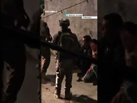 Israeli soldiers assault Palestinians during Hebron raid