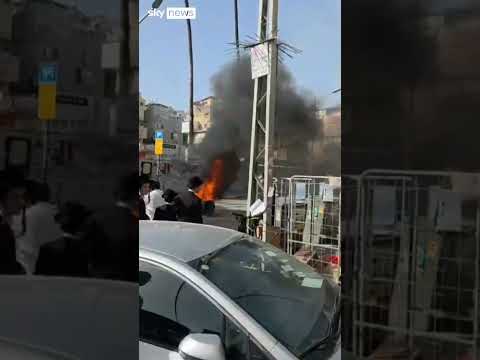 Moment crowd attacks Israeli soldiers in Bnei Brak
