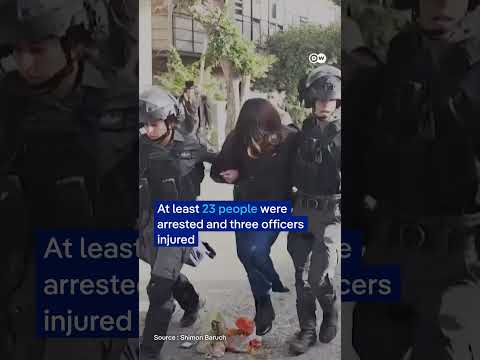 Ultra-Orthodox protesters chase female soldiers in Israel | DW News