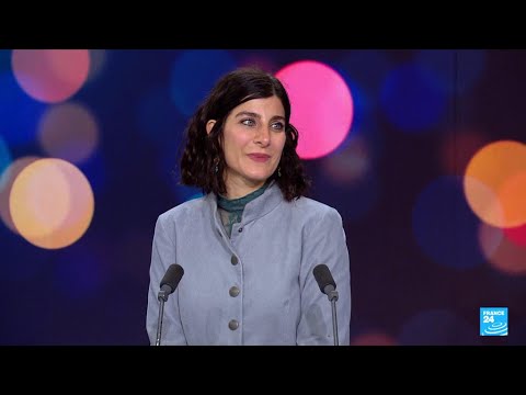 Exiled Iranian-French actress Mina Kavani opens Paris play as Iran crackdown sparks global protests