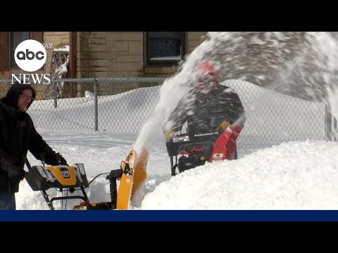 Winter storm snarls travel as strong winds lash Eastern US