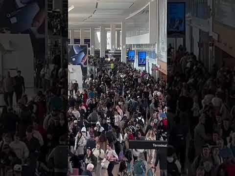 Shutdown triggers 3 hour lines at NYC airports #shorts