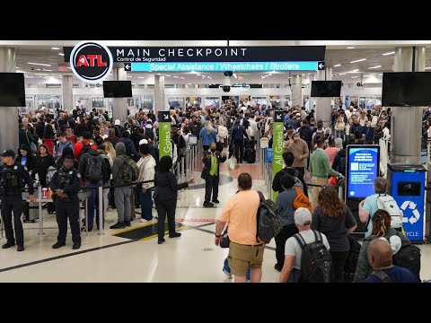 TSA lines are still growing as Democrats reject Republican attempt to end shutdown
