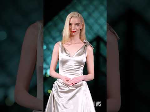 The queen Anya Taylor-Joy attends the Grand Dîner du Louvre at Musee du Louvre. 👑 (🎥: Getty)