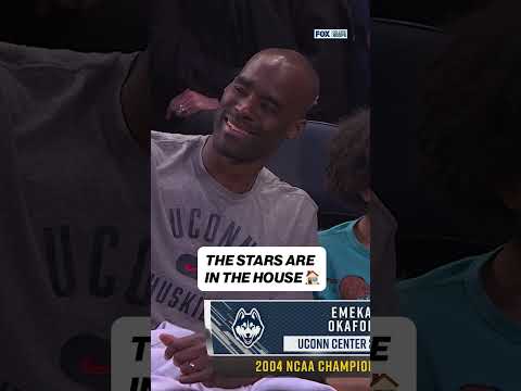 The LEGENDS are out in MSG ⭐️ #basketball #legends #cbb #uconn #stjohns