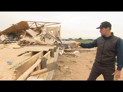 Violent tornadoes rip through central U.S.