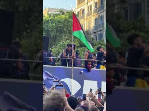 Lamine Yamal waves Palestinian flag during Barcelona victory parade