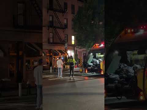 Knicks fans help city sanitation workers #shorts
