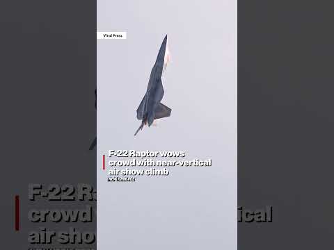F-22 Raptor Wows Crowd With Near-Vertical Air Show Climb #shorts