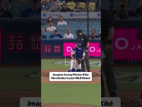 WHAT A MOMENT 🤣 #mlb #debut #kikehernandez #Dodgers #cardinals