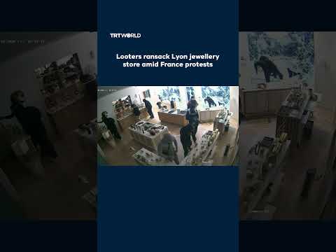 Looters ransack jewellery shop amid France protests