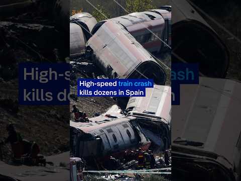 High-speed train crash kills dozens in Spain | DW News