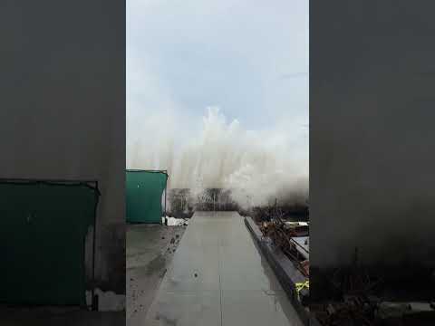 Tropical Storm Rachel SLAMS Into Sea Wall, Floods Southern California Homes #shorts